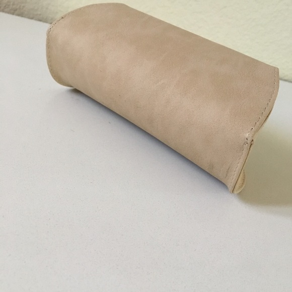 Chl0e sUnGlaSs cAse - Picture 3 of 7